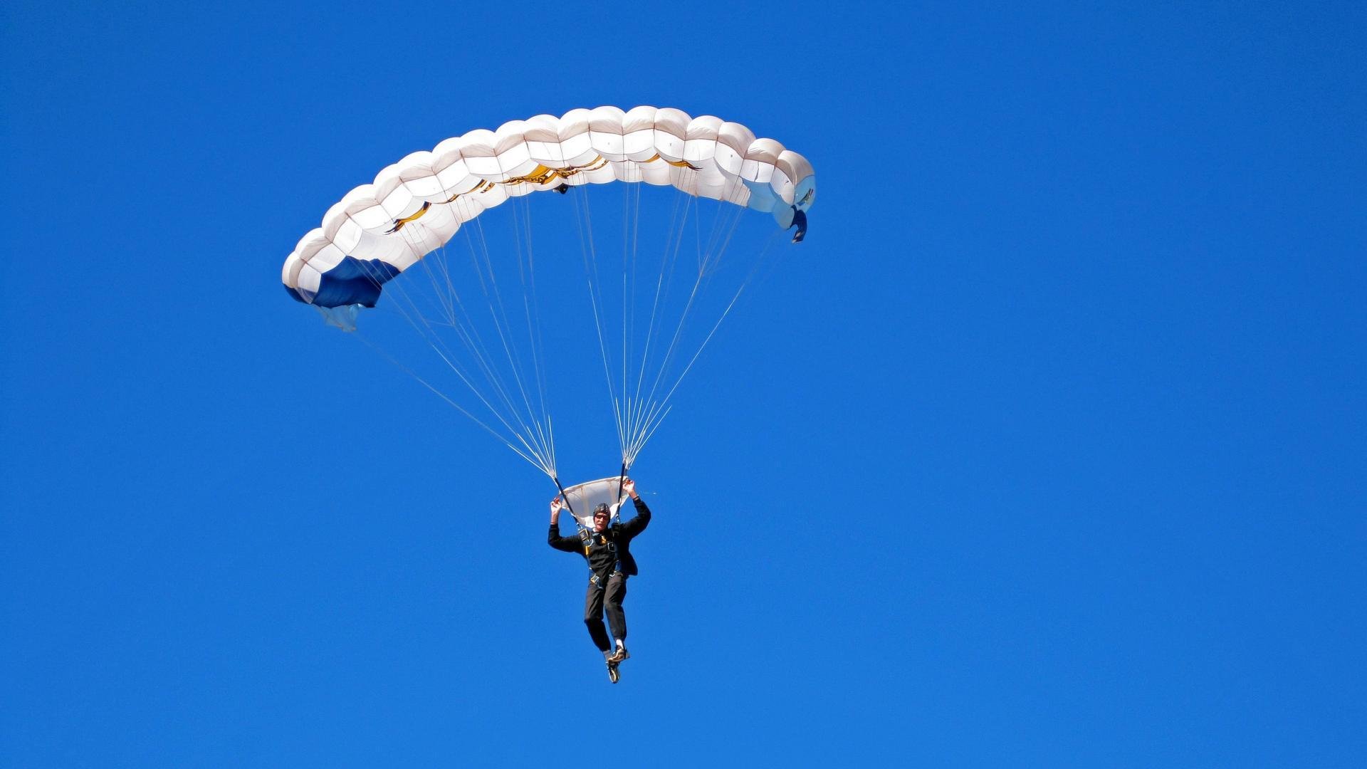 “全民足球日：推广足球文化，增强群众体育意识”，推广足球活动的简报